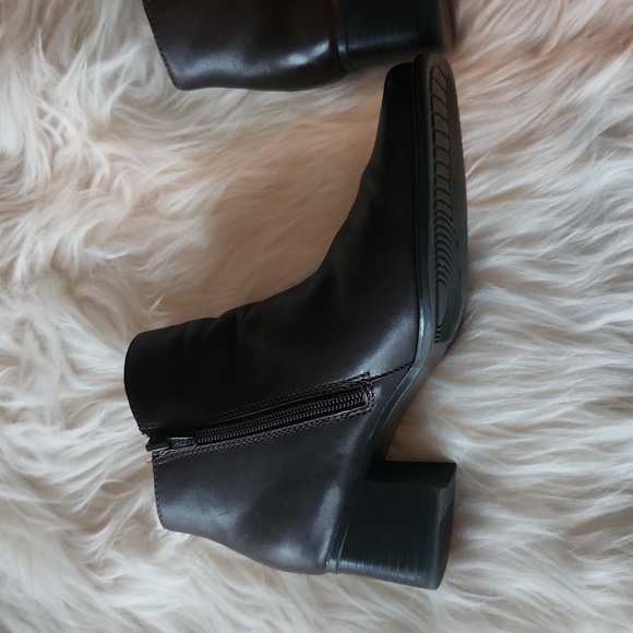 Dark brown leather booties size 6 new - Picture 5 of 6